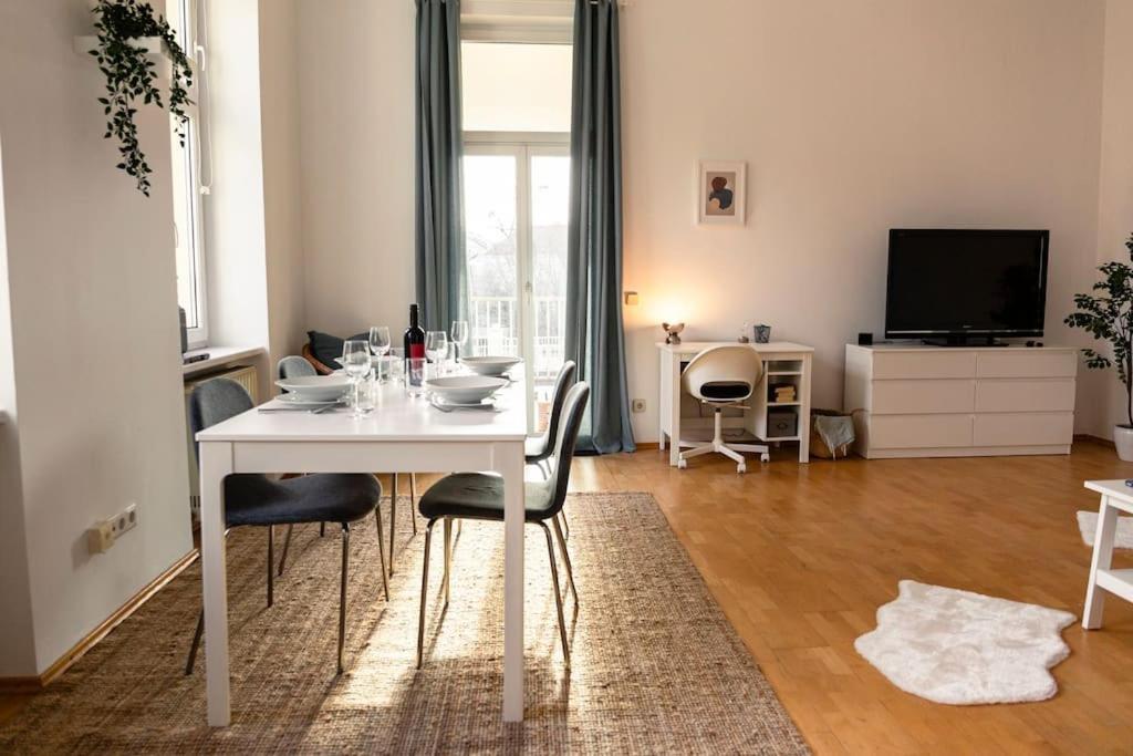 Savoir-Vivre In Unserer Zentralen Balkonwohnung Vienna Exterior photo