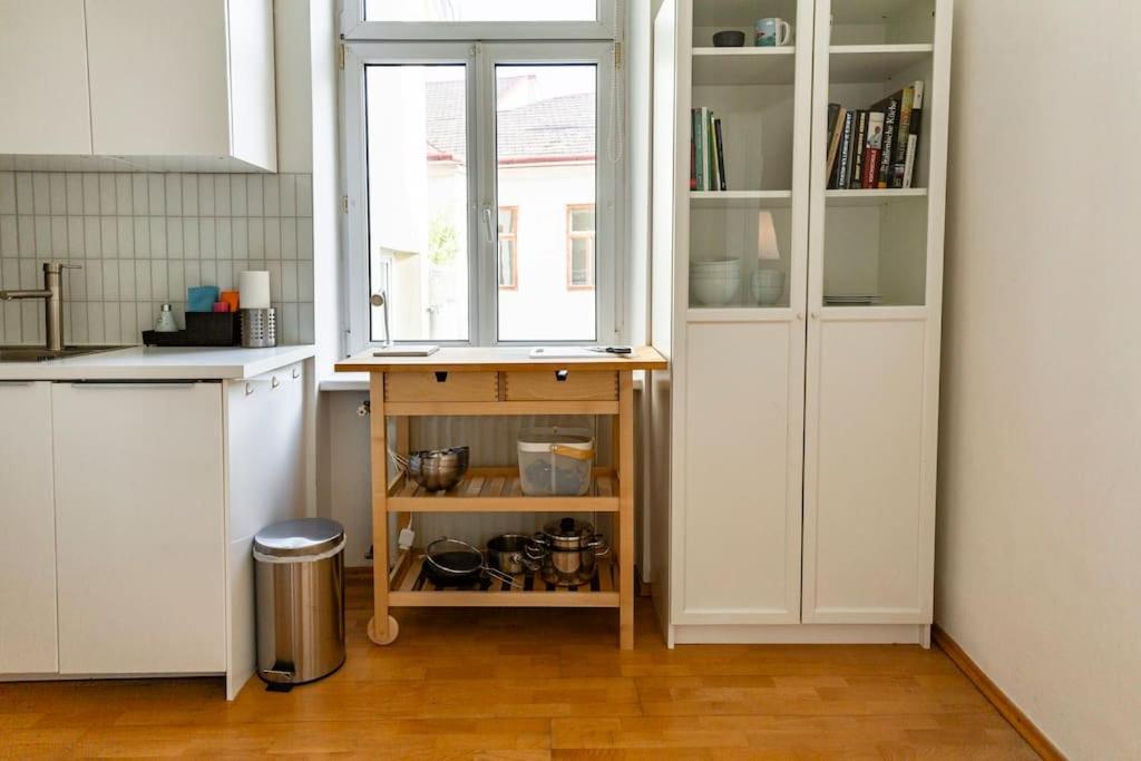 Savoir-Vivre In Unserer Zentralen Balkonwohnung Vienna Exterior photo